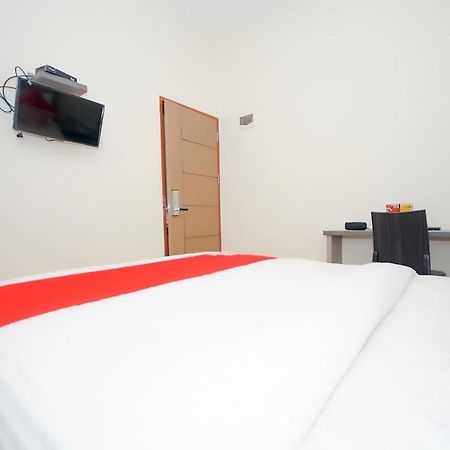 Oyo 251 The Maximus Inn Hotel Palembang Exterior foto